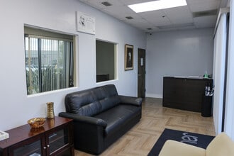 6925 112th Cir N, Largo, FL for lease Interior Photo- Image 2 of 12
