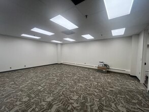 100 N 56th St, Lincoln, NE à louer Photo intérieure- Image 2 de 2