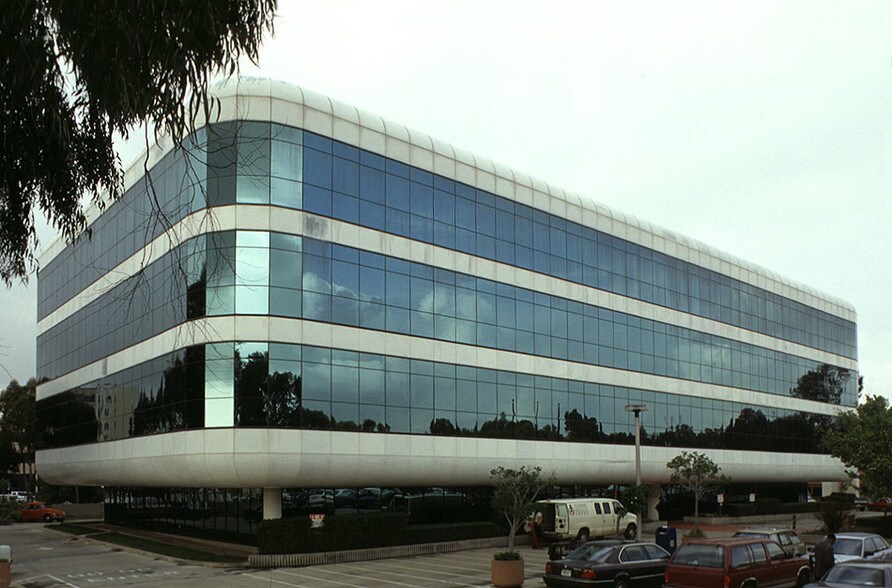 701 E 28th St, Long Beach, CA à louer - Photo du bâtiment - Image 2 de 9