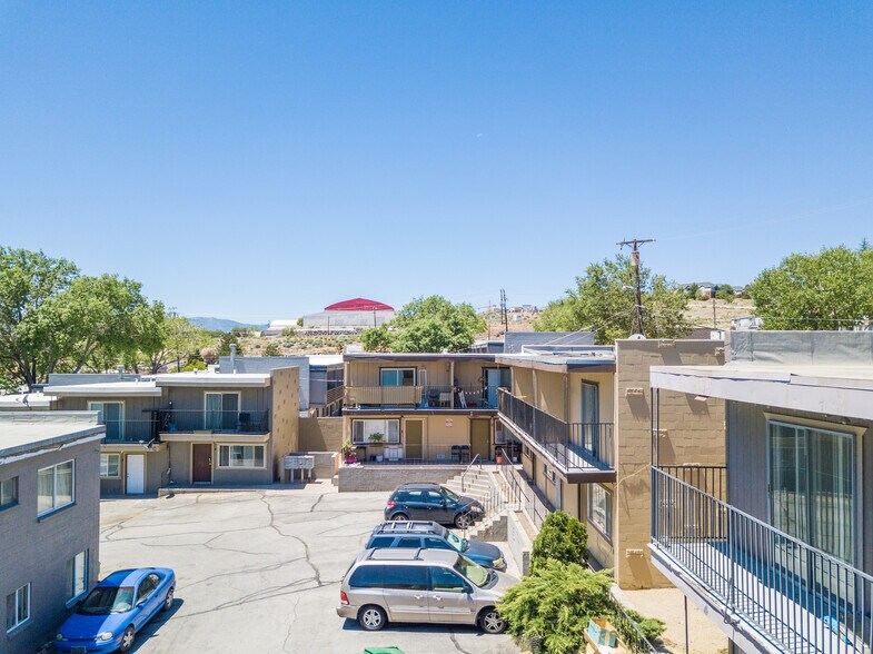 2440 Sutro St, Reno, NV à vendre - Photo du bâtiment - Image 2 de 12