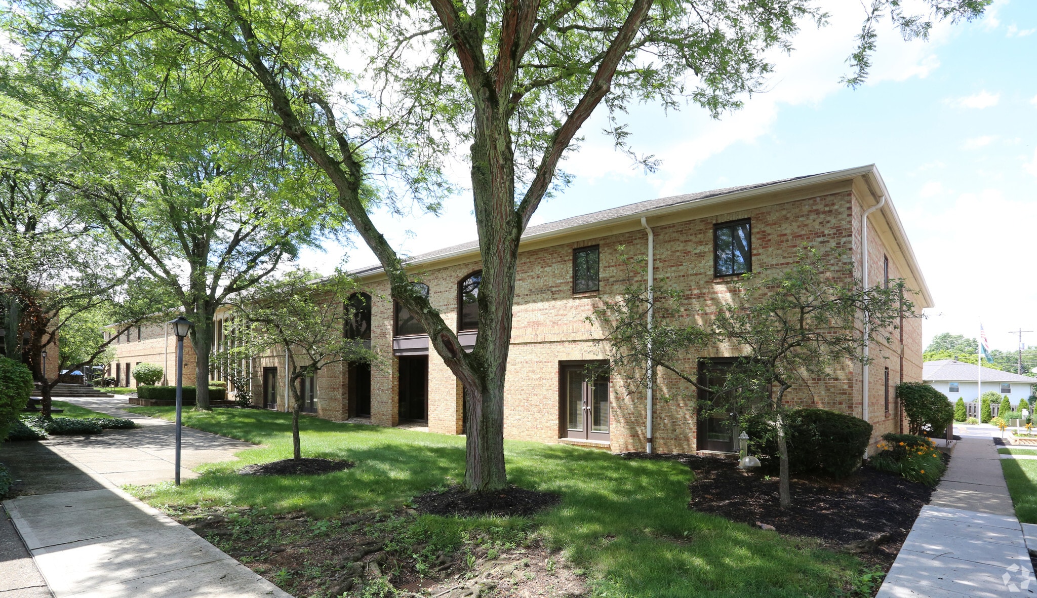 2939 Kenny Rd, Upper Arlington, OH for lease Primary Photo- Image 1 of 8