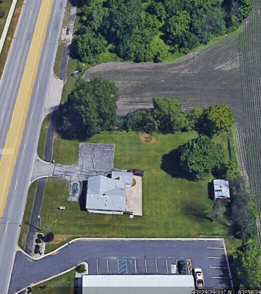 5750 Bay Rd, Saginaw, MI à vendre - Photo du bâtiment - Image 2 de 5