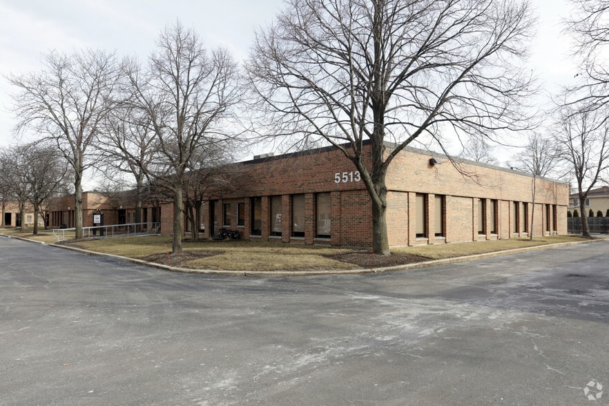 5513 N Cumberland Ave, Chicago, IL for sale - Primary Photo - Image 1 of 10