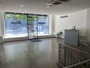 Retail in Paris for lease Interior Photo- Image 1 of 3