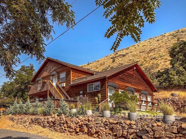 More details for 210 Hartman Ave, Maupin, OR - Hospitality for Sale