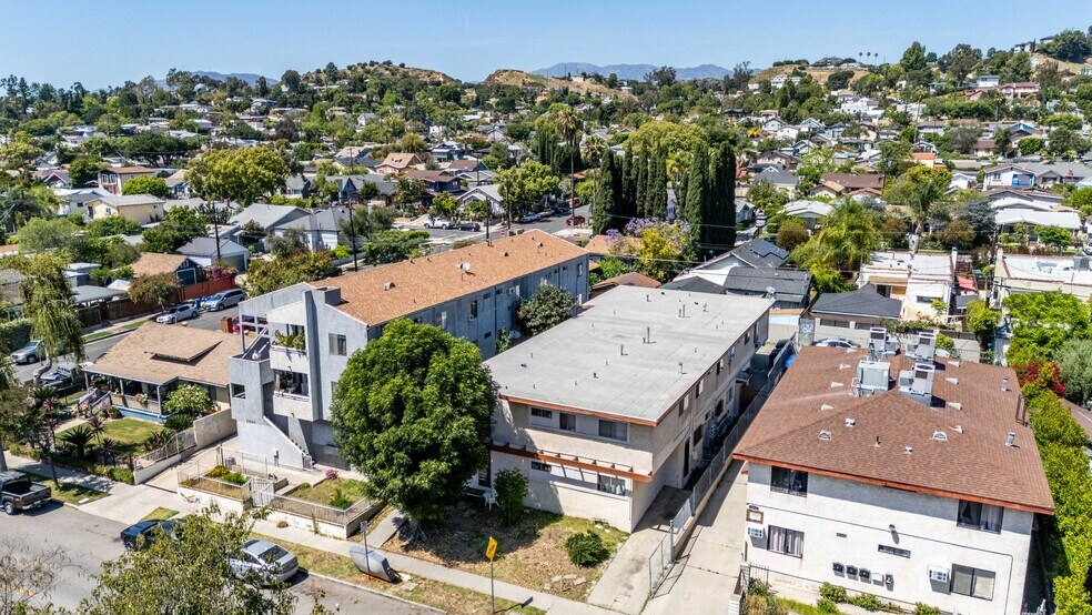 5213 Meridian St, Los Angeles, CA à vendre - Photo du bâtiment - Image 3 de 15