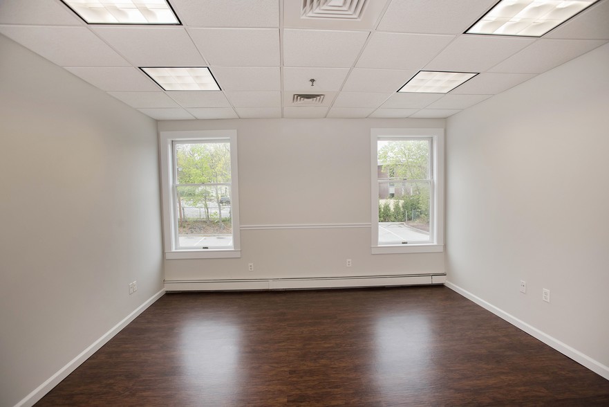 59-67 Elm St, New Canaan, CT for lease - Building Photo - Image 3 of 17