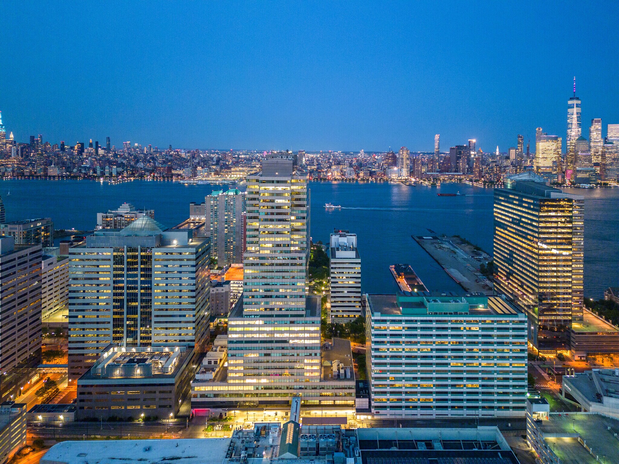 525 Washington Blvd, Jersey City, NJ for lease Building Photo- Image 1 of 2