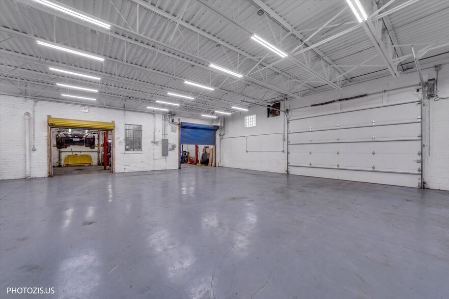 4257 W Montrose Ave, Chicago, IL for sale - Building Photo - Image 3 of 8