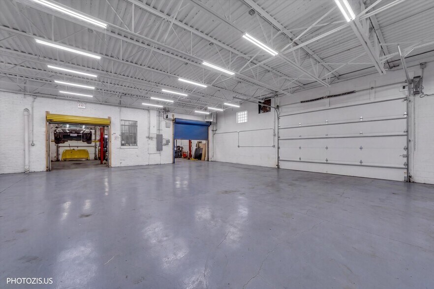 4257 W Montrose Ave, Chicago, IL à vendre - Photo du bâtiment - Image 3 de 8