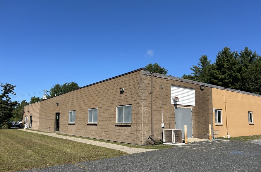 23 Jayar Rd, Medway, MA à louer - Photo du bâtiment - Image 2 de 7