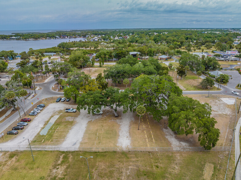 Waterfront for sale! portefeuille de 2 propriétés à vendre sur LoopNet.ca - Photo du bâtiment - Image 3 de 21