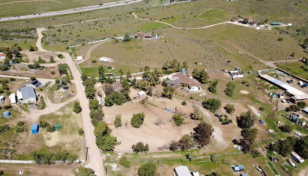 RCFE ready 4bed, 3bth 10,000sq/ft newly remodeled House for Lease, Acton, CA à louer - Photo du bâtiment - Image 3 de 28