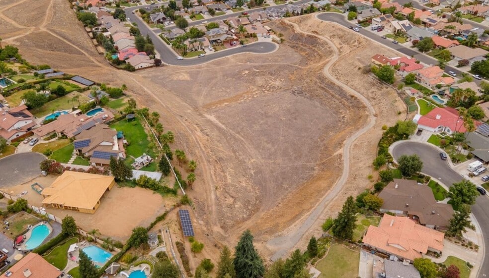 5801 Willow Grove Ct, Bakersfield, CA for sale - Building Photo - Image 2 of 3