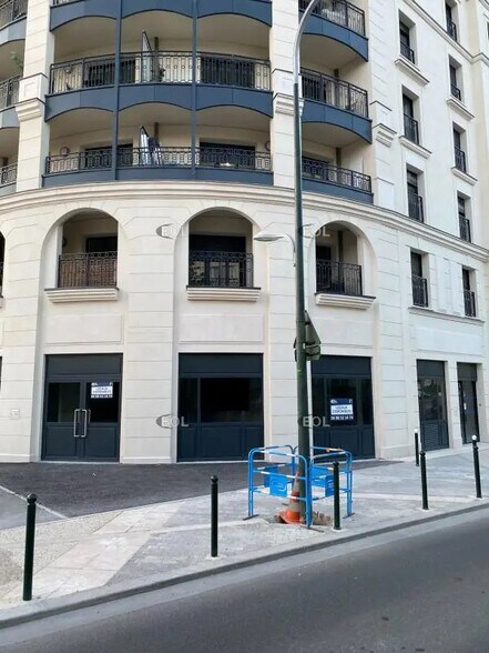 142 Rue De La Porte De Trivaux, Clamart à louer - Photo du bâtiment - Image 3 de 6