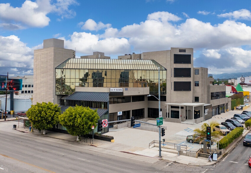 11111 W Olympic Blvd, Los Angeles, CA à louer - Photo du bâtiment - Image 3 de 18