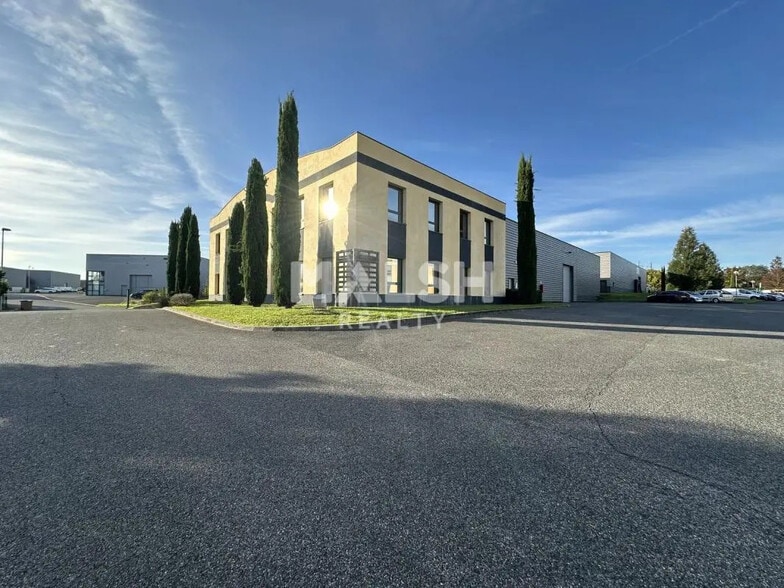 Office in Arnas for lease - Building Photo - Image 3 of 25