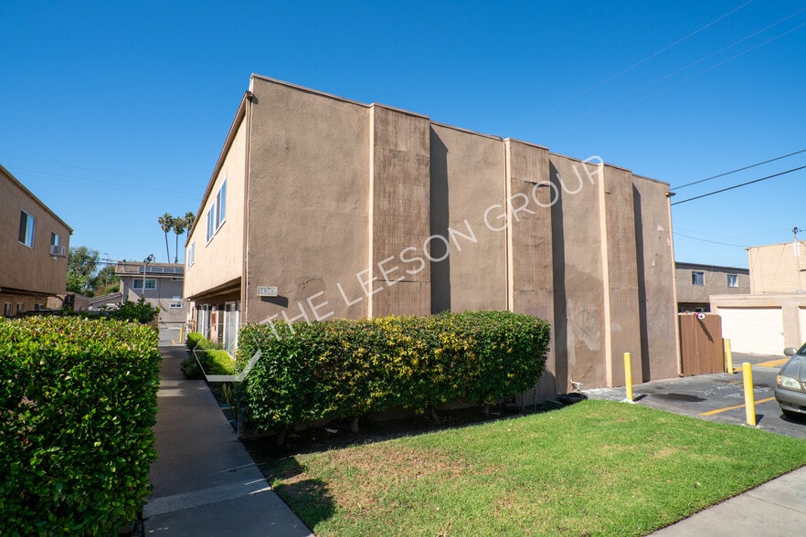 14267 Village Way, Westminster, CA à vendre - Photo du bâtiment - Image 2 de 8