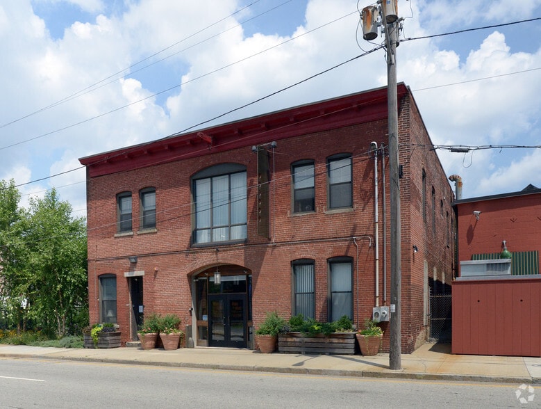 65 Ashburton St, Providence, RI for lease - Primary Photo - Image 1 of 21