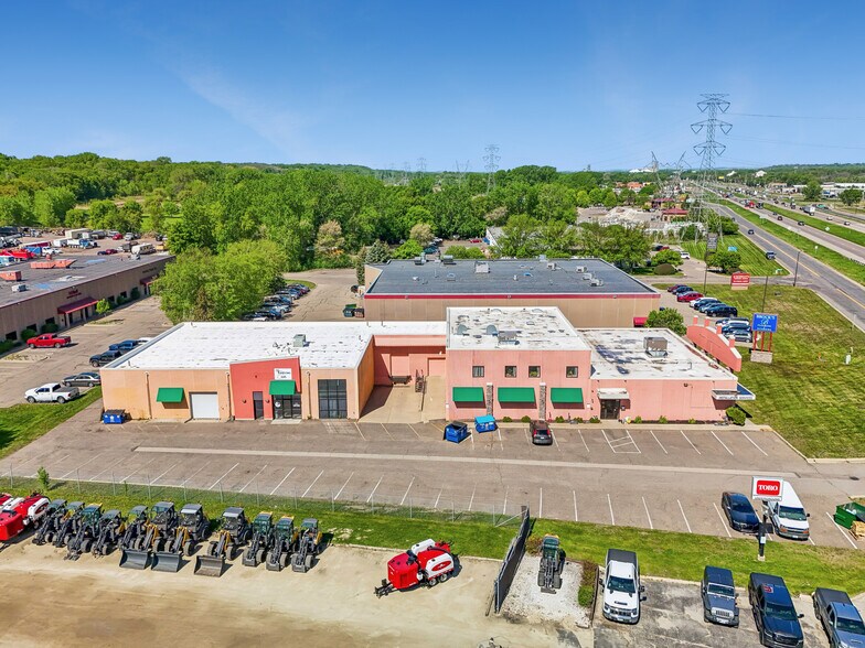 2401 Highway 13 W, Burnsville, MN à vendre - Photo du bâtiment - Image 2 de 37