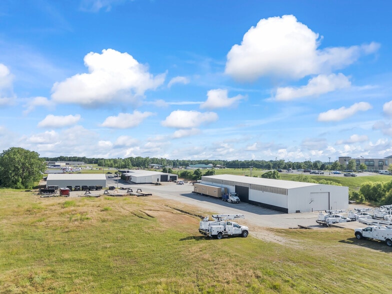 2606 E Rock Haven Rd, Harrisonville, MO for sale - Building Photo - Image 3 of 79