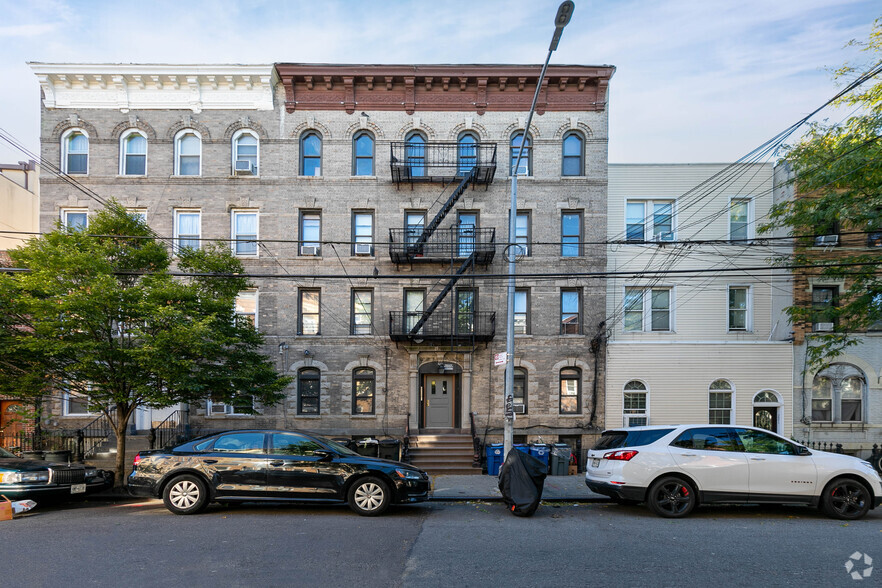 227 Kingsland Ave, Brooklyn, NY for sale - Primary Photo - Image 1 of 1