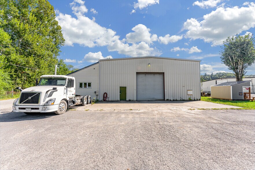 148 Roush Cir, Fairmont, WV à louer - Photo du bâtiment - Image 2 de 20