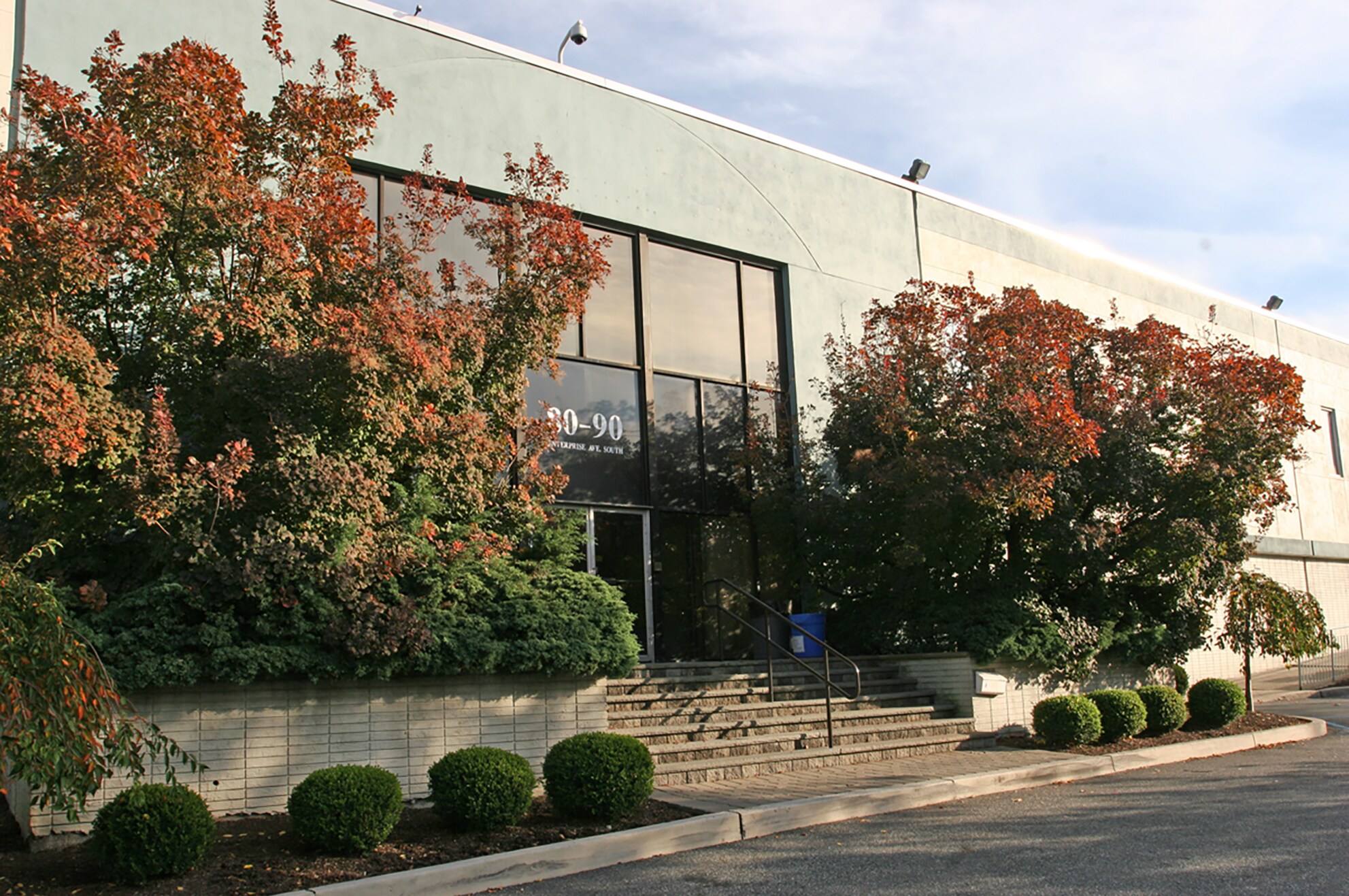 80-90 Enterprise Ave, Secaucus, NJ à louer Photo du bâtiment- Image 1 de 5