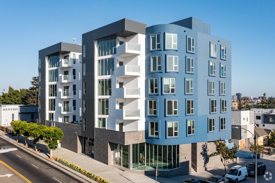 4864 Melrose Ave, Los Angeles, CA à louer - Photo du bâtiment - Image 1 de 33