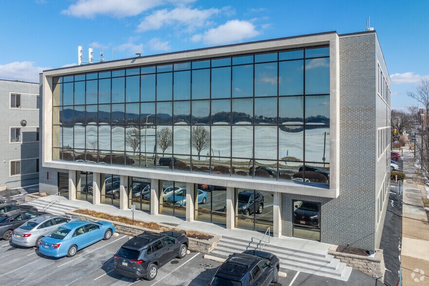 2101 N Front St, Harrisburg, PA à louer - Photo du bâtiment - Image 3 de 6