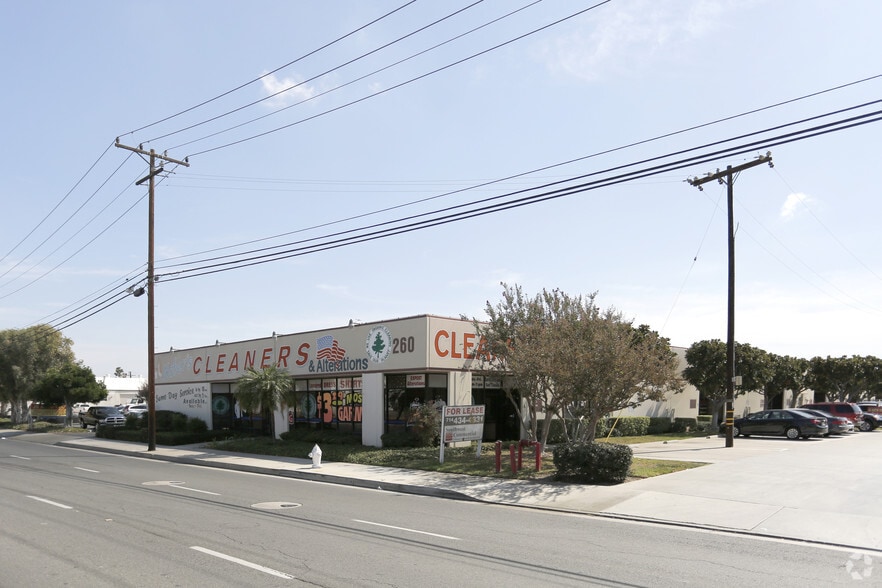 260 E Dyer Rd, Santa Ana, CA for lease - Building Photo - Image 3 of 8
