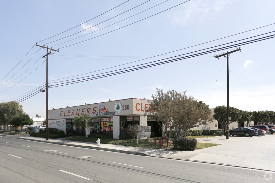 260 E Dyer Rd, Santa Ana, CA à louer - Photo du bâtiment - Image 3 de 8
