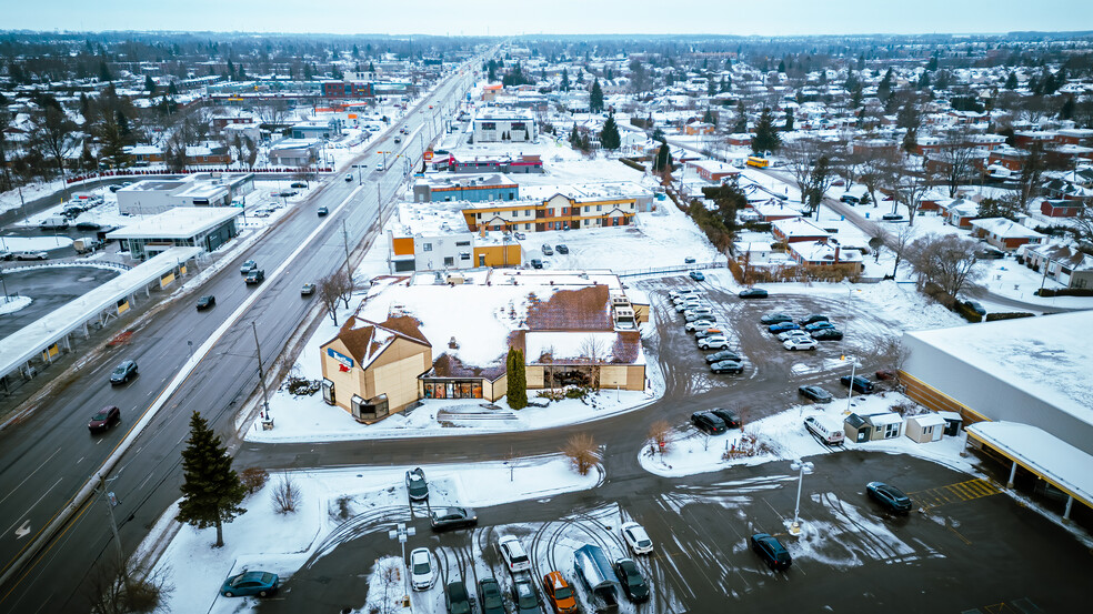 47 Boul Saint-Jean-Baptiste, Châteauguay, QC à louer - Photo du bâtiment - Image 1 de 6