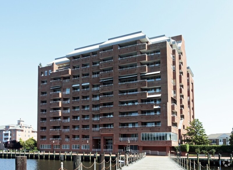 215 Brooke Ave, Norfolk, VA à louer Photo du bâtiment- Image 1 de 63