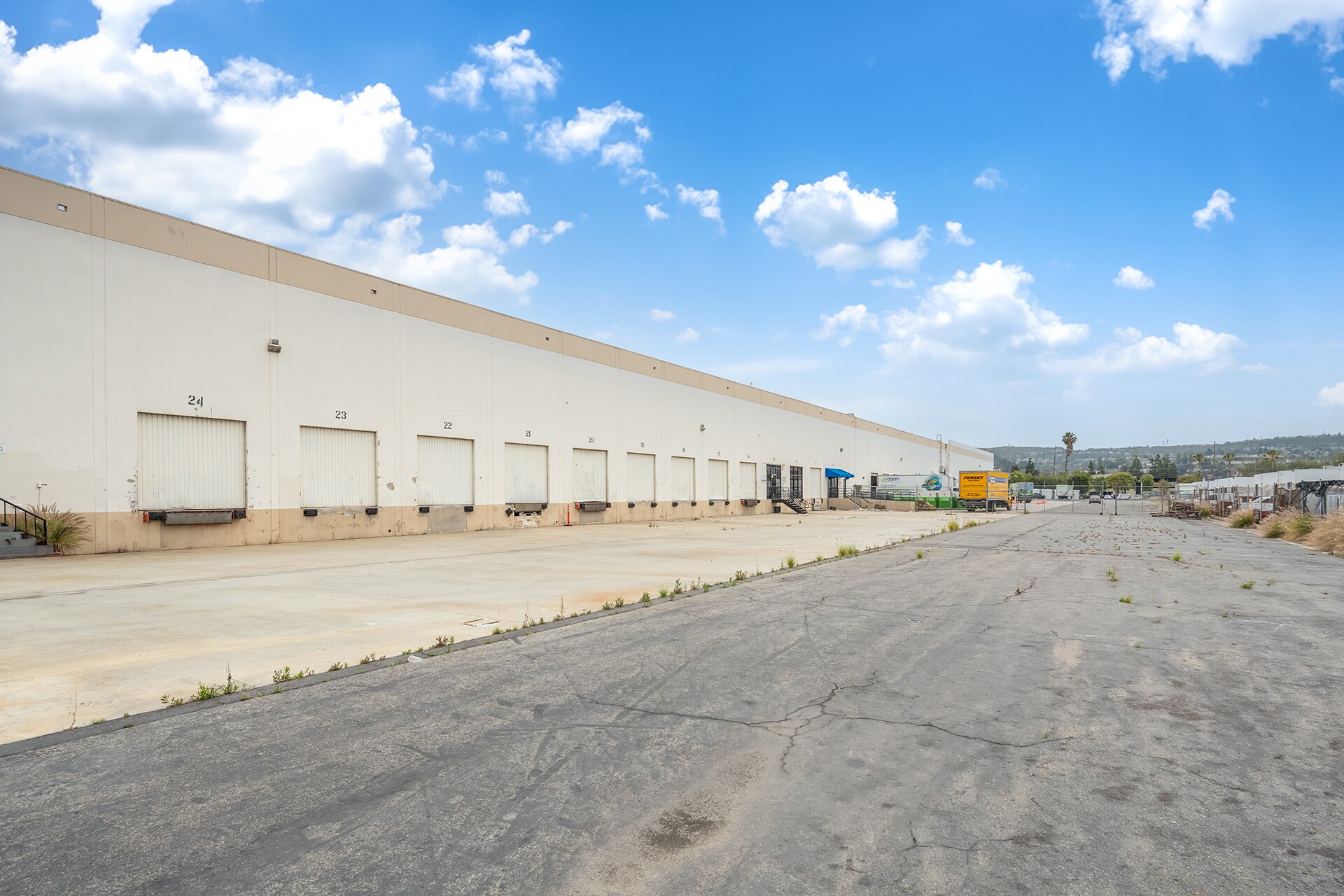 5455 E La Palma Ave, Anaheim, CA à louer Photo principale- Image 1 de 8