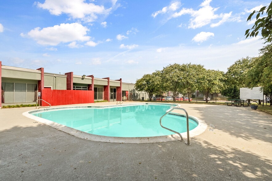 5901 S Calloway Dr, Fort Worth, TX for sale - Building Photo - Image 3 of 13