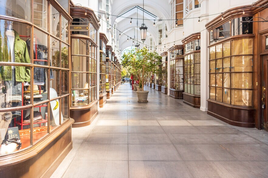 380 S Lake Ave, Pasadena, CA à louer - Photo du bâtiment - Image 3 de 7