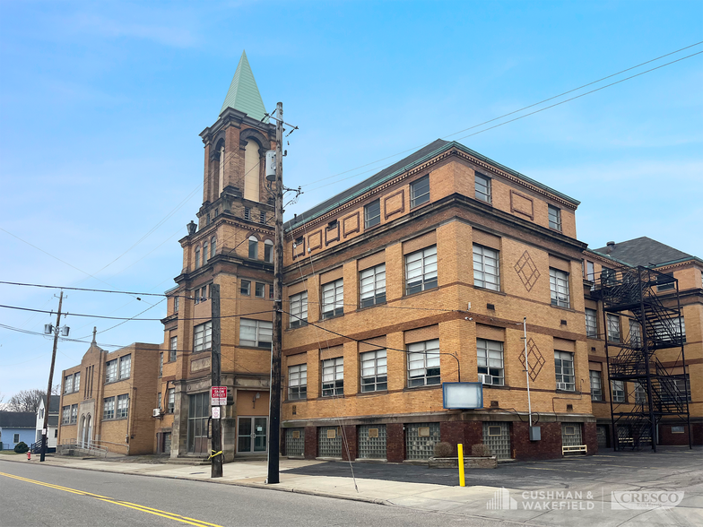 3398 E 55th St, Cleveland, OH for lease - Building Photo - Image 1 of 4
