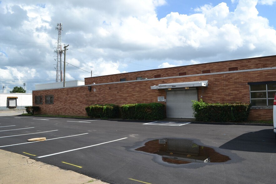 1021 E Princess Anne Rd, Norfolk, VA à vendre - Photo du bâtiment - Image 2 de 7