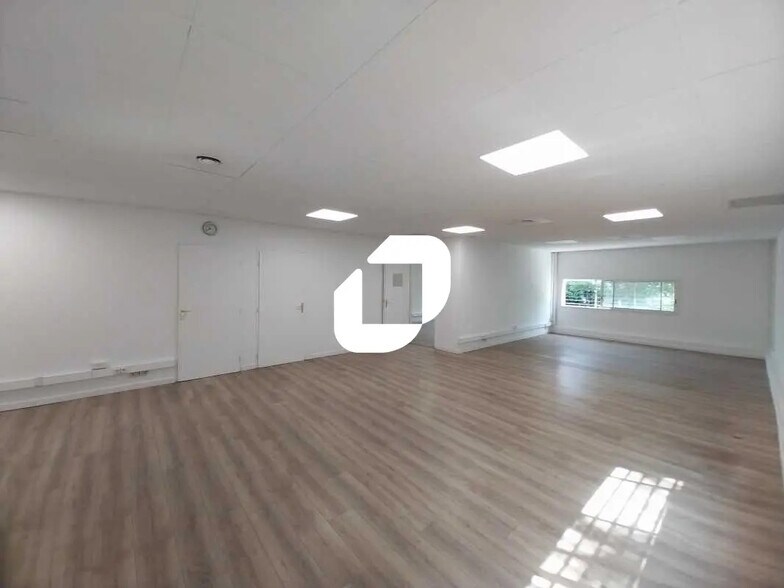 Office in Montpellier for lease - Interior Photo - Image 1 of 19