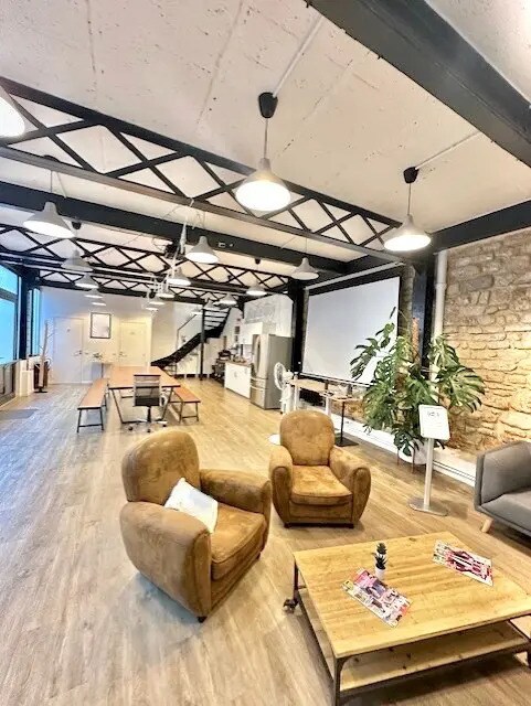 Office in Paris for lease Interior Photo- Image 1 of 13