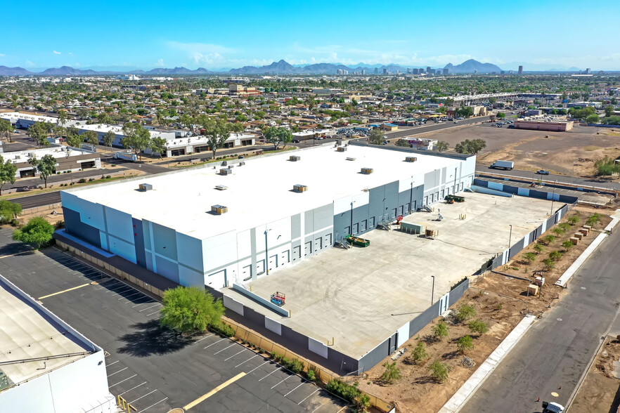 3718 W Van Buren St, Phoenix, AZ for lease - Building Photo - Image 2 of 4