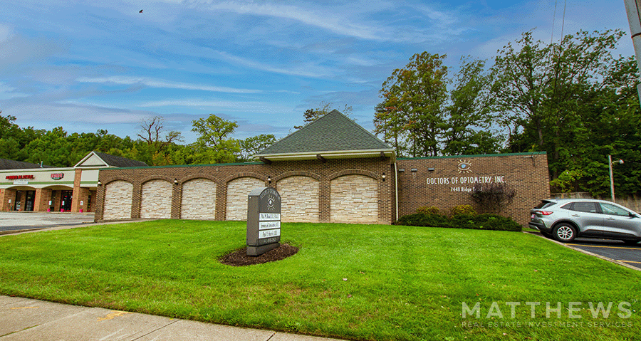 7448 Ridge Rd, Parma, OH à vendre - Photo du b timent - Image 1 de 1