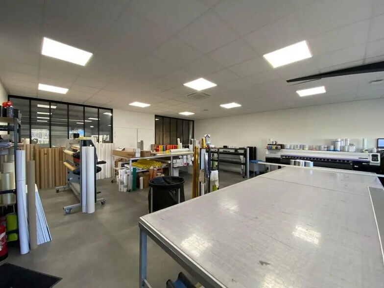 Flex in Brignais for sale - Interior Photo - Image 2 of 6