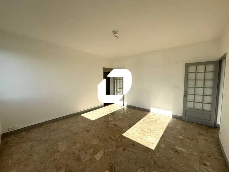 Office in Caluire-et-Cuire for lease - Building Photo - Image 3 of 8