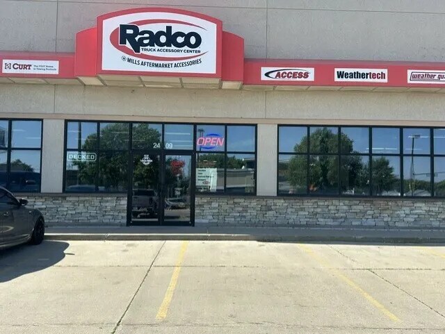 Plus de détails pour 2409 E 10th St, Sioux Falls, SD - Commerce de détail à louer
