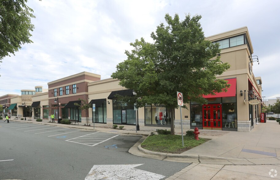 1080 Piper Ln, Burlington, NC à louer - Photo du bâtiment - Image 3 de 22