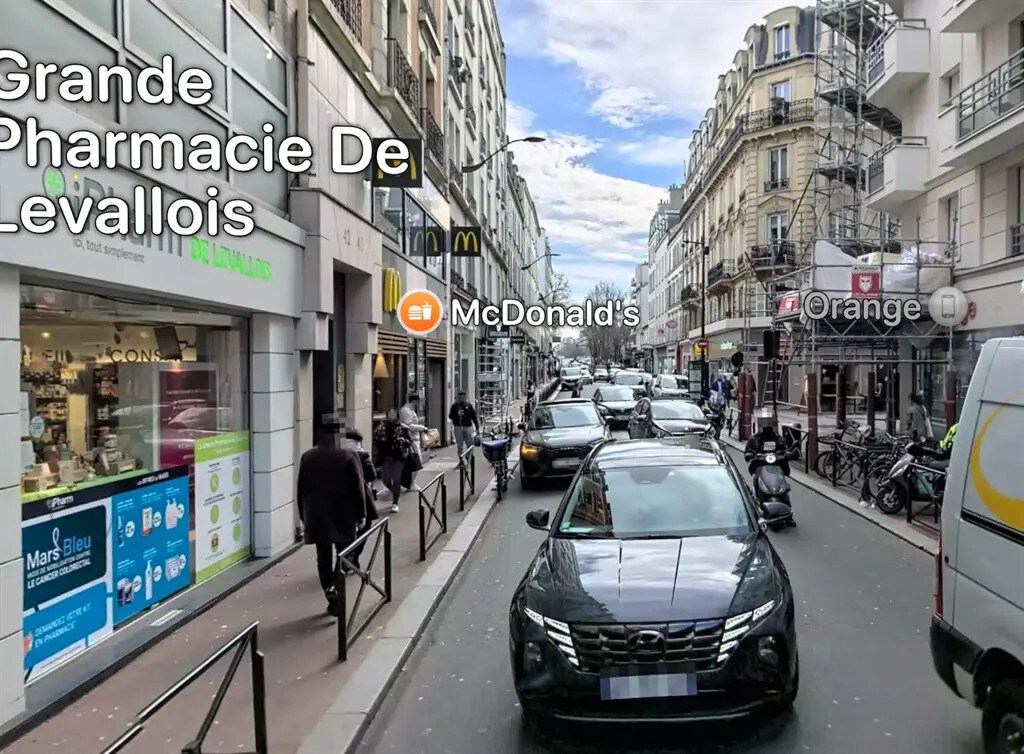 Retail in Levallois-Perret for lease Building Photo- Image 1 of 5