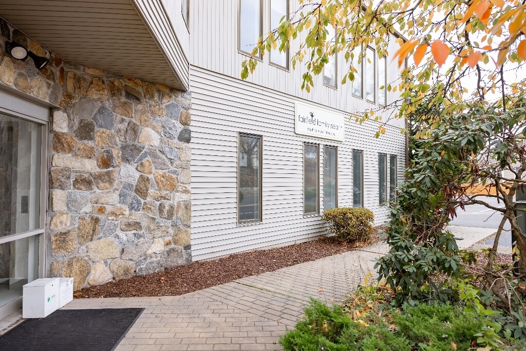 883 Black Rock Tpke, Fairfield, CT for lease Building Photo- Image 1 of 19