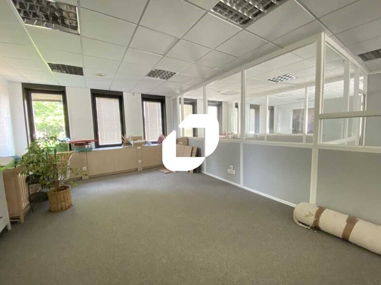 Office in Dardilly for lease - Building Photo - Image 3 of 26